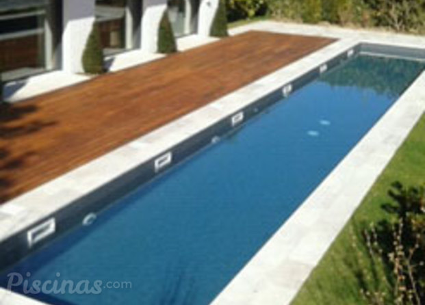 Piscina 14x3 m.