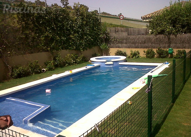 Piscina y jacuzzi